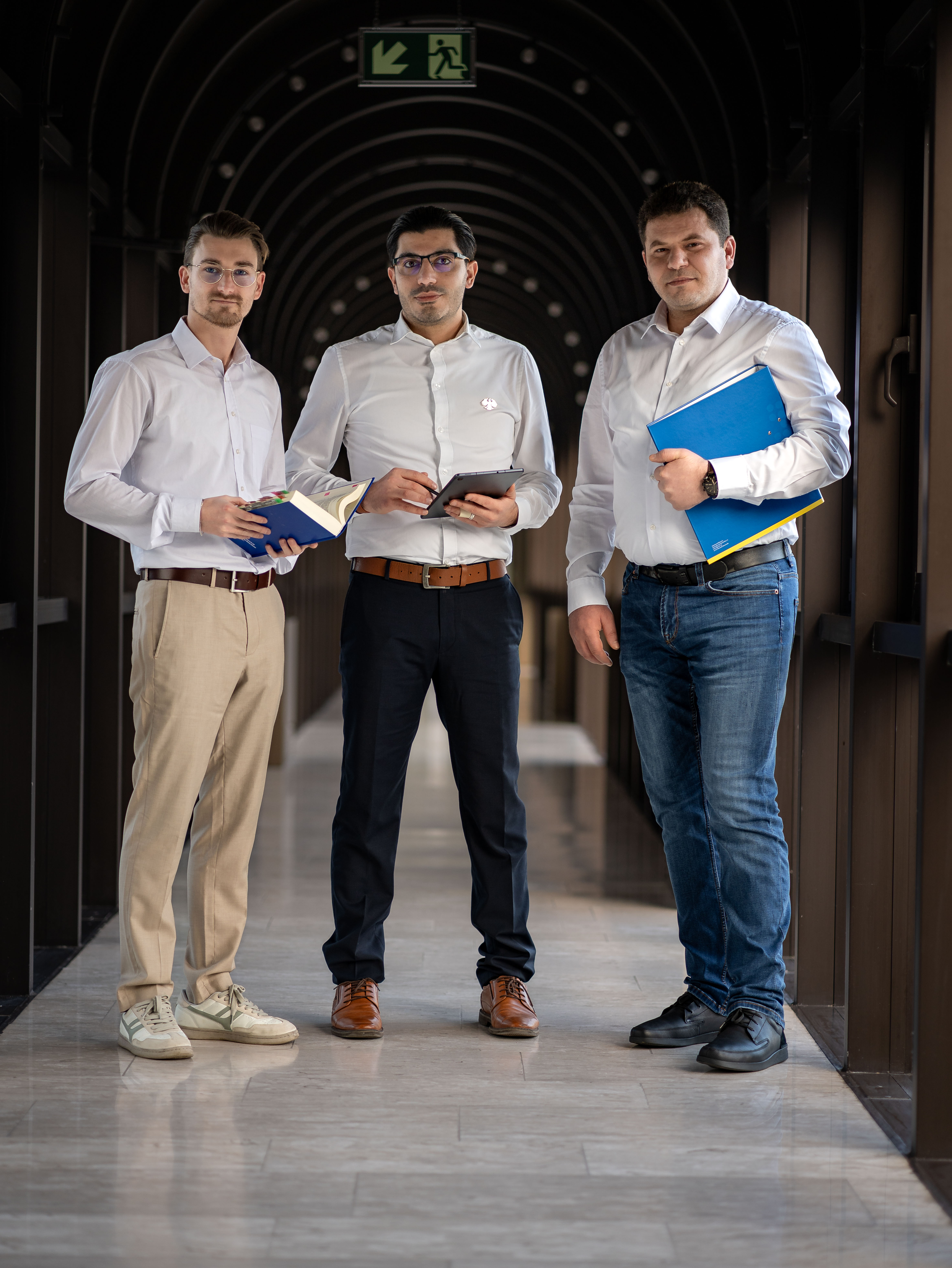 Modernes Büro mit Geschäftsleuten